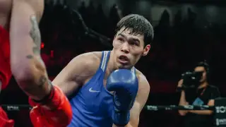 Казахстанский нокаутер вышел в финал ЧМ после снятия узбекистанца