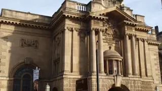 Сотни ценных экспонатов украли из хранилища музея в Бристоле