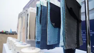В Туркестане начали строить завод по выпуску джинсовой ткани