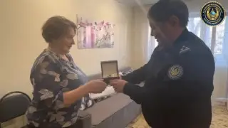 Казахстанку наградили за то, что она не дала соседке перевести 24 миллиона