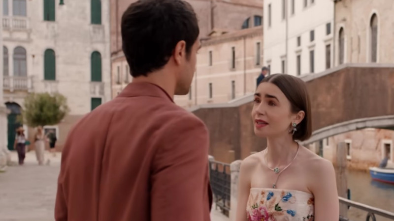 Кадры из видео