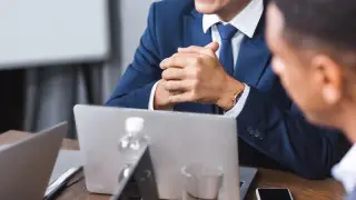 Кому в госучреждениях разрешат заниматься бизнесом — пояснение Сената Казахстана