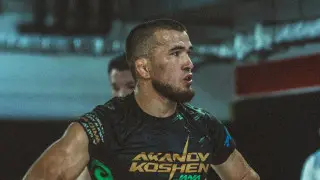 Бой Казахстан - Узбекистан завершился жестким нокаутом в первом раунде