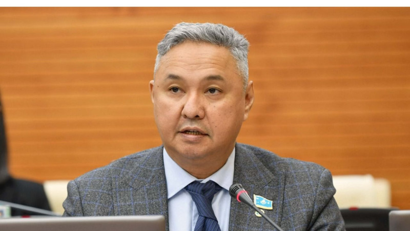 Азат Перуашев. Фото: parlam.kz