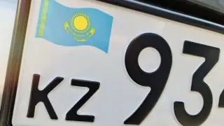 Казахстанец изменил цифру в госномере маркером и лишился водительских прав на один год