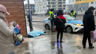 Труп мужчины нашли на остановке в Астане