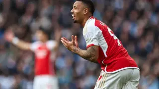 Разгромом с пятью голами обернулся матч за лидерство в АПЛ