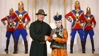 Президент Монголии наградил победительницу прошедшего в Астане конкурса Silk Way Star