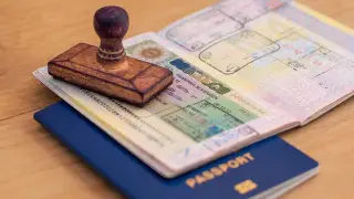 Депортация из-за “мелочи“: казахстанцам напомнили о распространенной ошибке