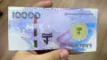“Не приняли“: казахстанцы обратили внимание на необычную купюру в 10 000 тенге