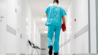 Мужчина напал на медицинского работника в больнице Уральска