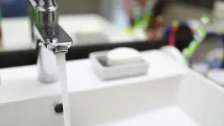 Жители Темиртау возмущены мутной водой из нового водовода за 700 миллионов