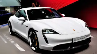 Появились фото китайского клона Porsche Taycan: он будет в 4 раза дешевле