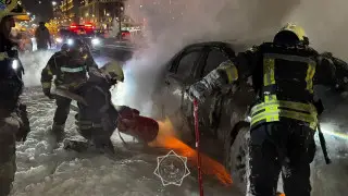 В центре Астаны вспыхнул легковой автомобиль: видео