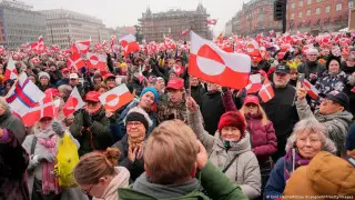 “Руки прочь от Гренландии“: массовые протесты прошли в Дании