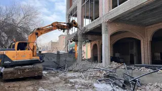 Четырёхэтажное здание сносят в Алматы