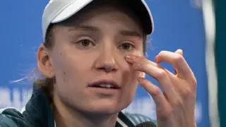 “Стараюсь не показывать“: Рыбакина сделала заявление после сенсации на AO