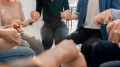 “Облизывают пол“: депутат заявил о шокирующих практиках на психологических тренингах