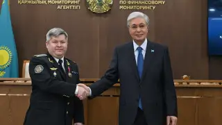 Токаев наградил сотрудников АФМ