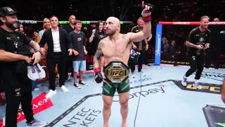 Бой за титул UFC в полулёгком весе: чемпион защитил пояс