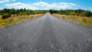 Гравий вместо асфальта: альтернативу для сельских дорог объяснили в Минтранспорта