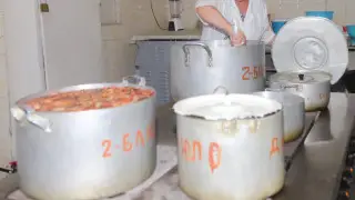 Алкоголики кормили школьников в Бурабае