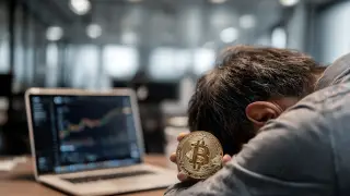 Казахстанец лишился денег, пытаясь вернуть средства в Актобе