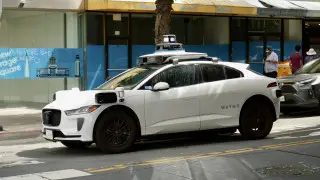 Беспилотное такси сбило ребенка возле школы в США