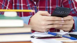 Неожиданные записи о детях нашли родители в eGov