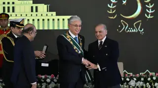 Токаеву вручили высшую государственную награду Пакистана