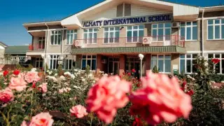 Ученица попала в реанимацию после травли: элитная школа в Алматы прервала молчание