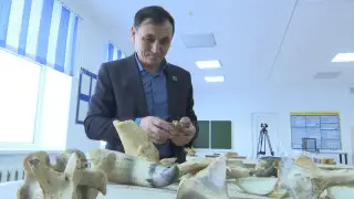 Резьба по кости: казахстанский педагог учит детей терпению и традициям