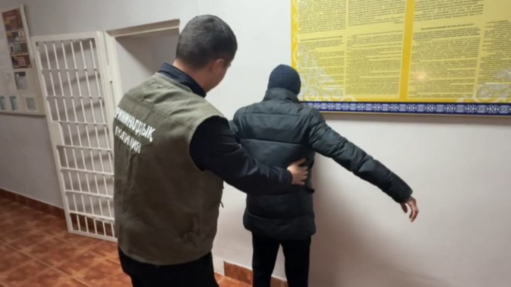 Двух сталкеров арестовали в Шымкенте