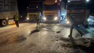 Казахстанских водителей и пешеходов призвали к осторожности на дорогах из-за непогоды