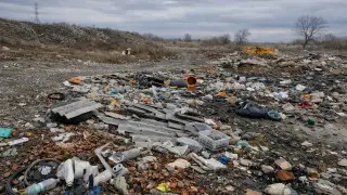 От зоны отдыха к мусорному полигону: берег Каратала утопает в отходах