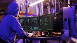 Задержание казахстанцев в США,  дело “атырауского хакера“: главные новости за 13 февраля