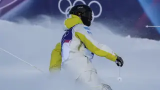 Олимпийский чемпион остановил казахстанца на пути к 1/4 финала по фристайл-могулу