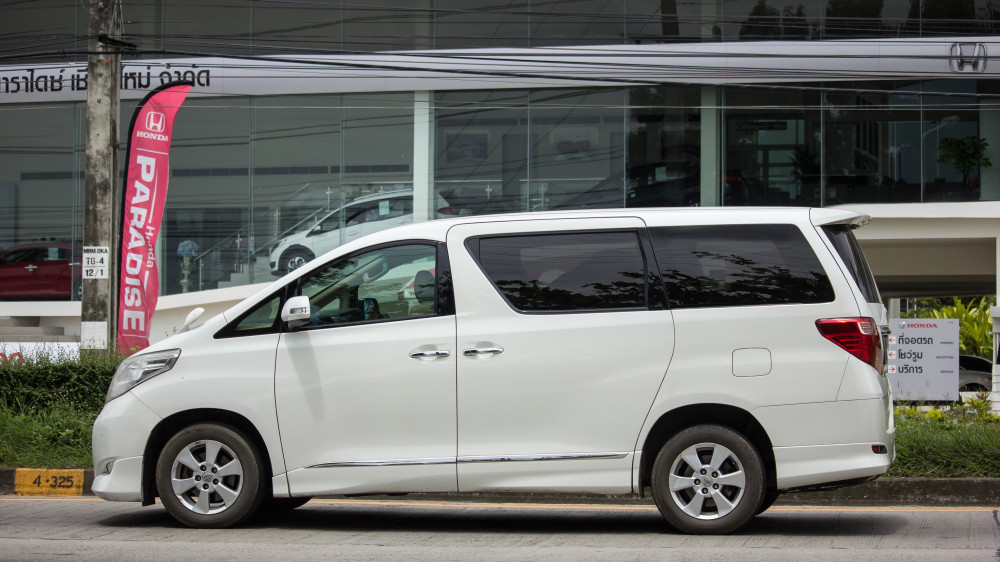 “Ваша машина — ваша ответственность“ — эксперт о запрете на праворульные авто