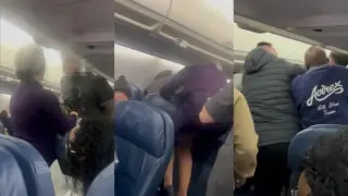 “Вёл себя странно“: переполох на борту самолета попал на видео