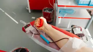 Всё меньше казахстанцев сдают кровь: сенатор призвал пересмотреть выплаты донорам