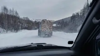 Из-за метели и гололёда закрыты участки автодорог на востоке Казахстана