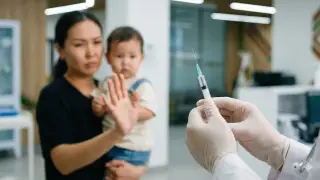 Ответственность родителей за отказ от вакцинации: что думает Минздрав Казахстана