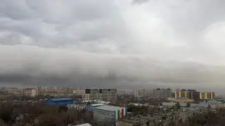Жители Алматы сообщают о сильном ветре и необычных облаках