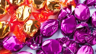 Казахстанка запросила 2 миллиона за конфеты с насекомыми