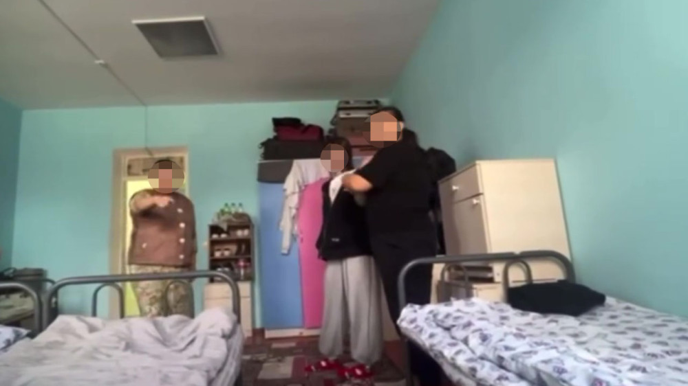 Студенток вынуждали убирать мужские комнаты и туалеты на юге Казахстана
