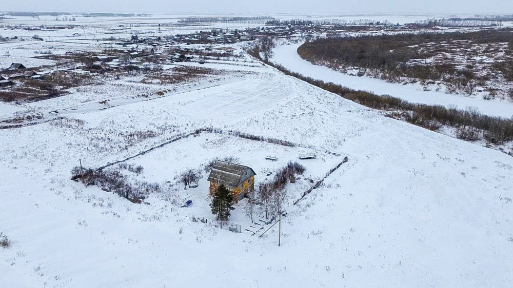 Робинзон из Ольшанки: как казахстанцу приходится ползком пробираться к собственному дому