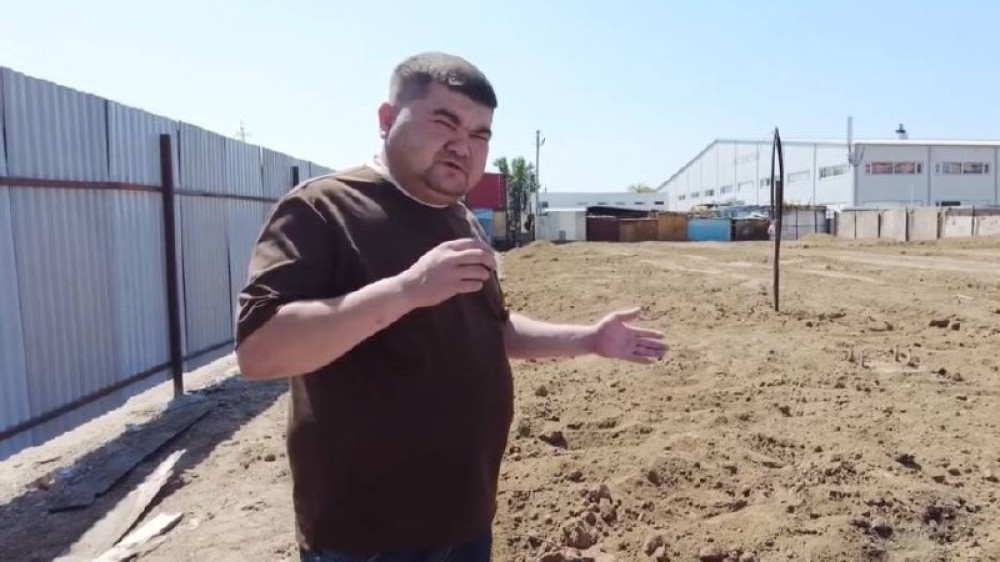 “Требовал миллион у акима“: прокурор запросил для блогера из Уральска 3,5 года колонии