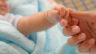 “Дар жизни“: британка с пересаженной от донора маткой родила ребёнка — СМИ