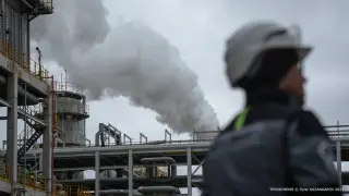 ОПЕК+ может значительно увеличить добычу нефти на фоне конфликта на Ближнем Востоке - СМИ