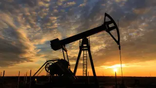 Цены на нефть взлетели на фоне войны с Ираном и ударов по танкерам в Ормузском проливе